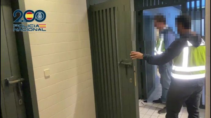 Detenidas cuatro personas por maniatar a la empleada de un área de servicio para robar el dinero de máquinas recreativas