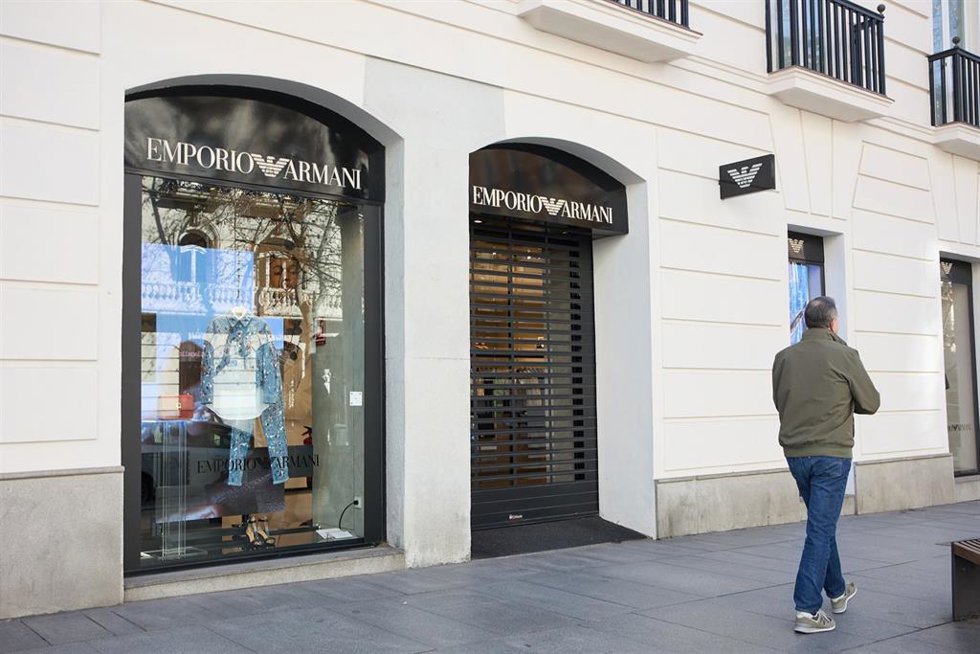 Archivo - Fachada y escaparates de la tienda de moda italiana Emporio Armani, en el distrito de Salamanca, a 25 de febrero de 2023, en Madrid (España). 