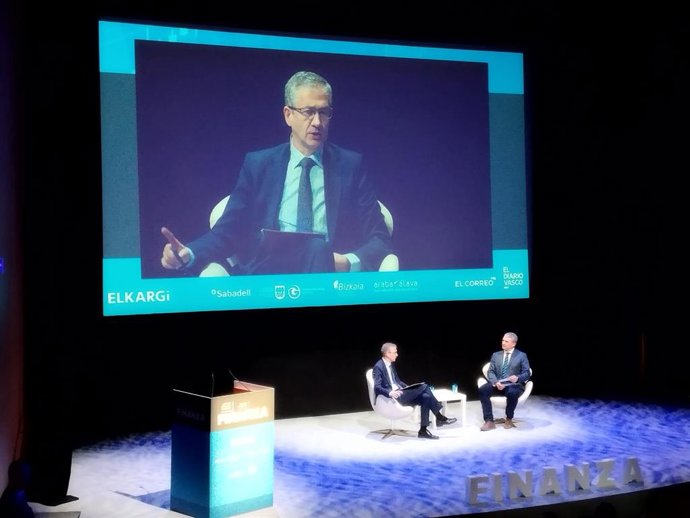 El gobernador del Banco de España, Pablo Hernández de Cos, en una jornada en Bilbao