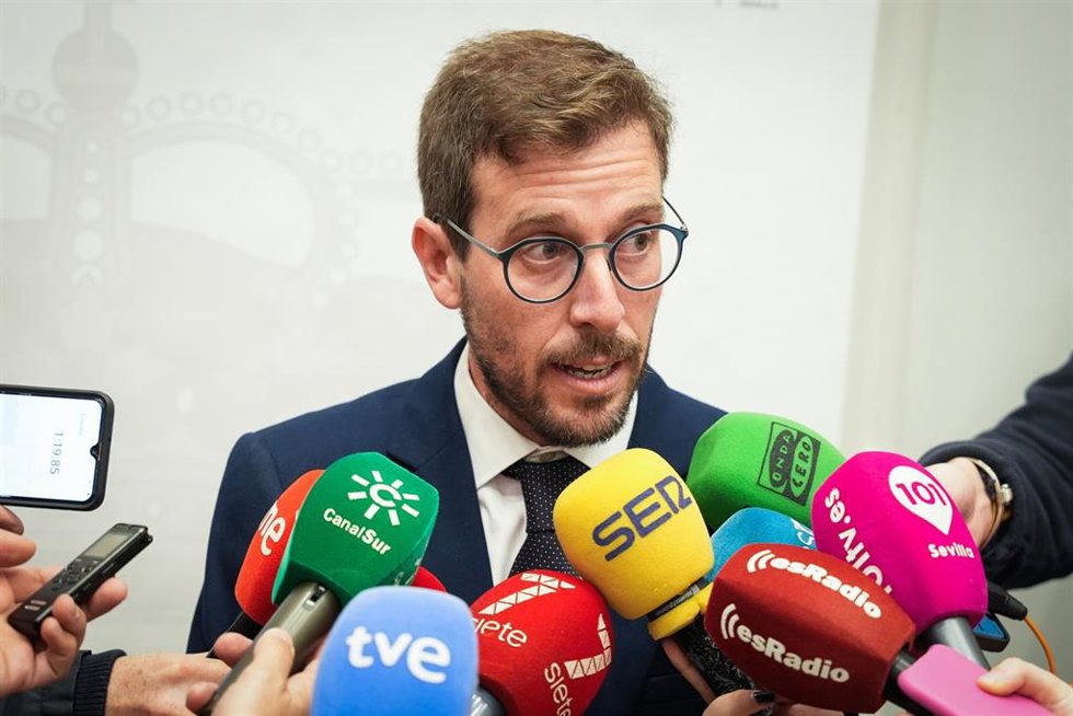 Archivo - Toscano atiende a los medios tras el acto de presentación oficial como subdelegado del Gobierno. Imagen de archivo.