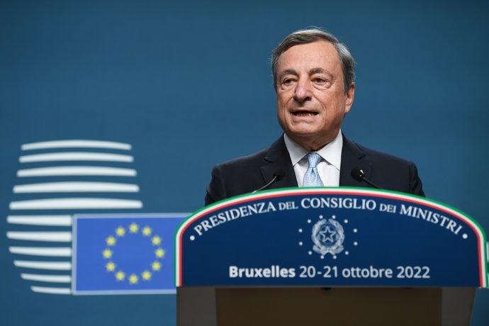 Archivo - FILED - 21 October 2022, Belgium, Brussels: Italian Prime Minister Mario Draghi speaks during a press conference on the second day of the EU Summit at the European Council. Photo: -/EU Council/dpa - ATTENTION: editorial use only and only if th