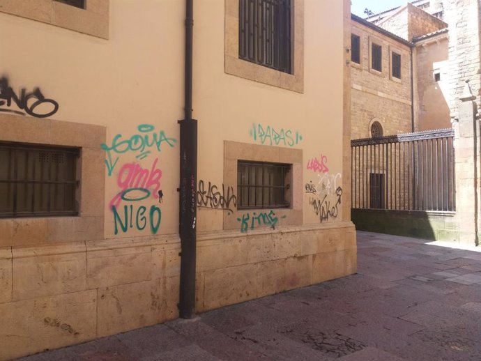 Archivo - Pintadas en Oviedo, graffitis