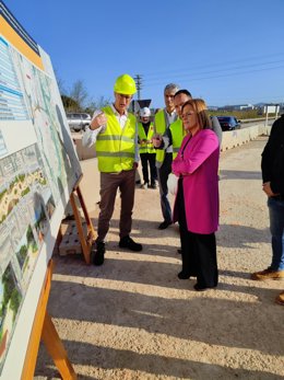 La delegada del Govern a la Comunitat Valenciana, Pilar Bernabé, ha visitat les obres duplicació de la calada de la N-220 d'accés a l'aeroport de Valncia.