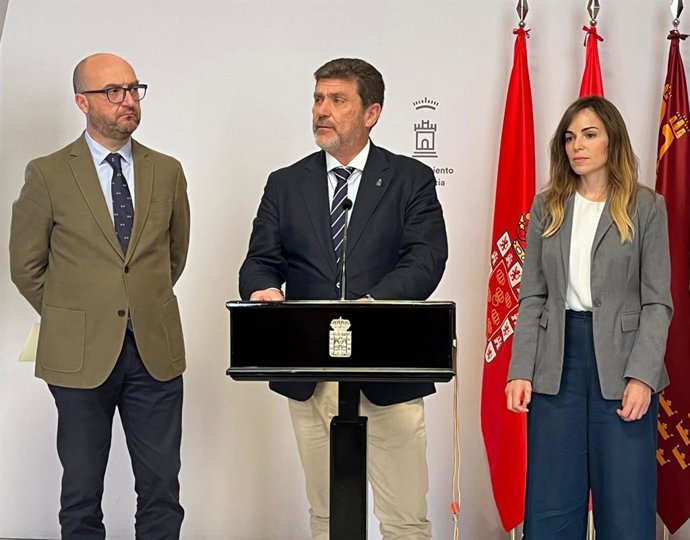 El concejal de Seguridad Ciudadana y Emergencias del Ayuntamiento de Murcia, Fulgencio Perona, en una rueda de prensa