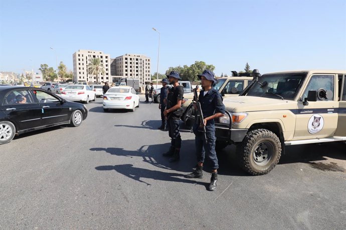 Archivo - TRIPOLI, Aug. 17, 2023  -- Forces affiliated with the Government of National Unity are deployed in Ain Zara area of Tripoli, Libya, on Aug. 16, 2023. The Medical Emergency Department of the Libyan Ministry of Health on Tuesday said that 27 peopl