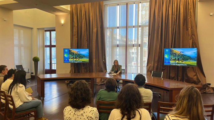 La viceconsejera de Turismo del Principado, Lara Martínez, en el acto de presentación de las jornadas de Ecoturismo.