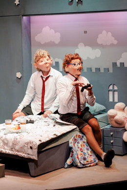 Máscaras que emocionan y una historia familiar, este sábado en el Teatro Bretón con la obra 'Forever'