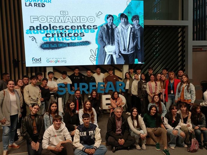 Fad y Google.Org formarán hasta 2026 a más de 100.000 jóvenes para hacer frente a la desinformación