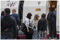 Renfe ofrecerá 154.000 plazas en los trenes AVE y de Larga Distancia de Sevilla para viajar durante la Feria de Abril