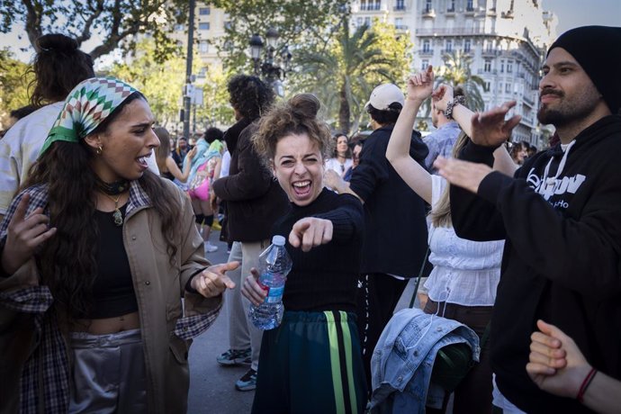 El festival Dansa València arranca su 37 edición este sábado, 13 de abril, con tres espectáculos participativos incluidos en el ciclo 'Moviments urbans'.