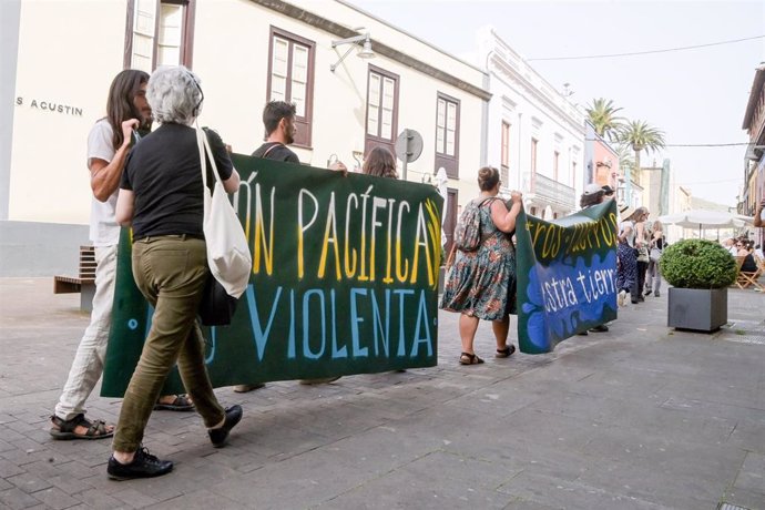 Activistas inician una huelga de hambre,  junto a la Iglesia de la Concepción en La Laguna