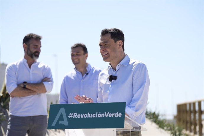 El presidente de la Junta de Andalucía, Juanma Moreno, este viernes en Cádiz