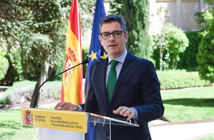 El ministro de la Presidencia, Justicia y Relaciones con las Cortes, Félix Bolaños, comparece tras la firma del acuerdo alcanzado con los sindicatos de Justicia, en el Palacio de Parcent, a 11 de abril de 2024, en Madrid (España).