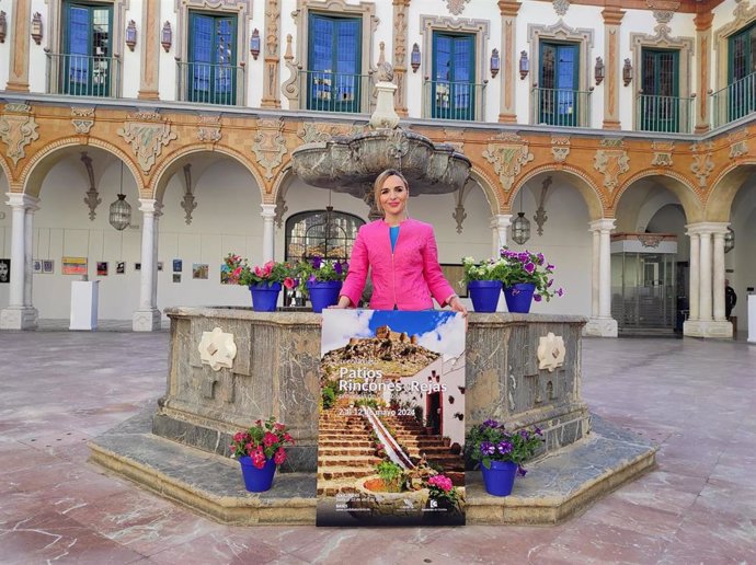 La vicepresidenta del Patronato Provincial de Turismo, Narci Ruiz, en la presentación del IX Concurso de Patios, Rincones y Rejas de la provincia.