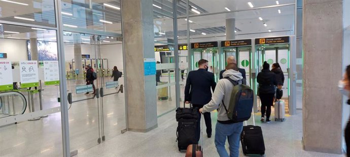 Archivo - Aeropuerto de San Pablo, en Sevilla.