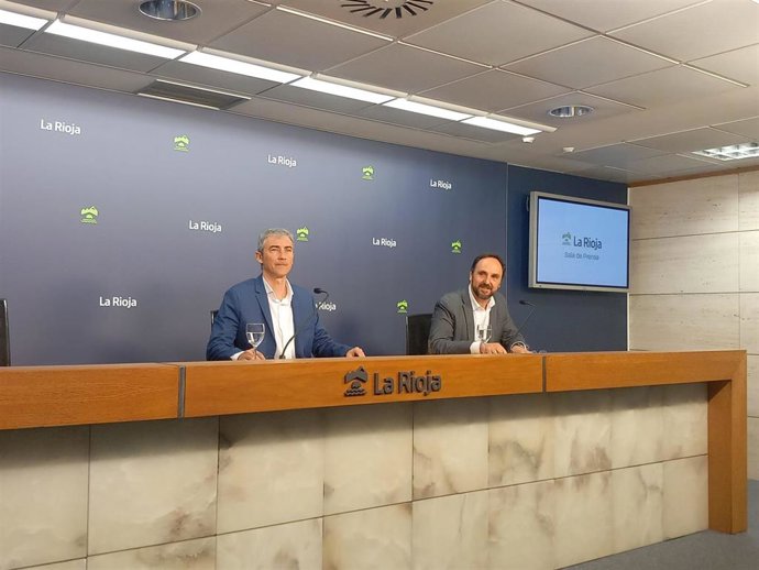 El director general de Calidad Ambiental, Cambio Climático y Agua, José María Infante, junto con el director general de Medio Natural y Paisaje, Ignacio Sáenz de Urturi