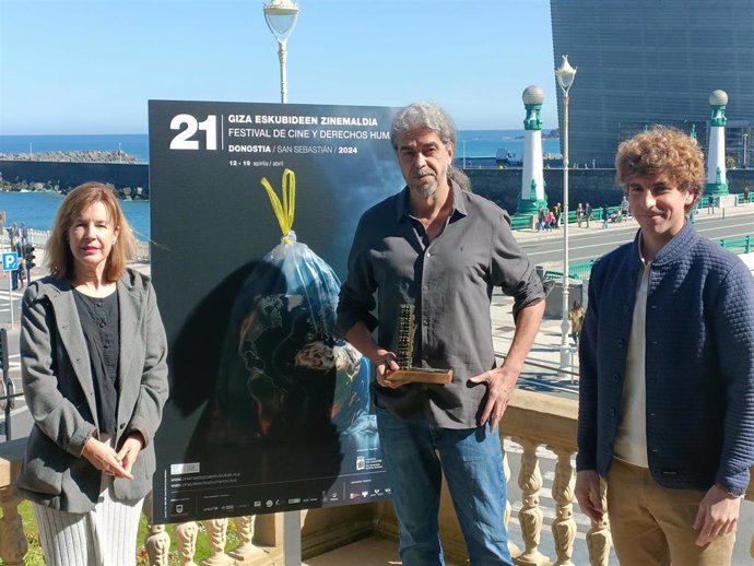 López, León de Aranoa con el Premio del Festival de Cine y Derechos Humanos de San Sebastián, e Insausti en el donostiarra teatro Victoria Eugenia.