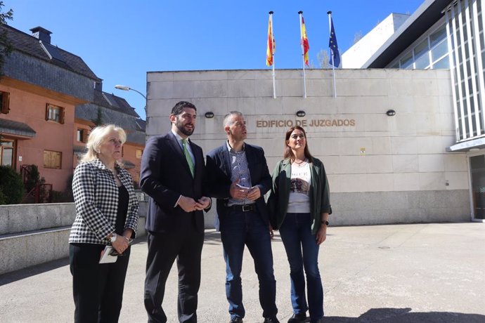 El vicepresidente primero del Gobierno de Aragón, Alejandro Nolasco, y la directora general de Justicia, Esmeralda Pastor.