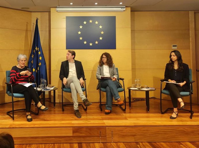 La periodista Milagros Pérez Oliva, el eurodiputado del PSC Javi López, la presidenta de la Agència de Salud Pública de Barcelona y concejala, Marta Villanueva, y la activista climática Maria Serra