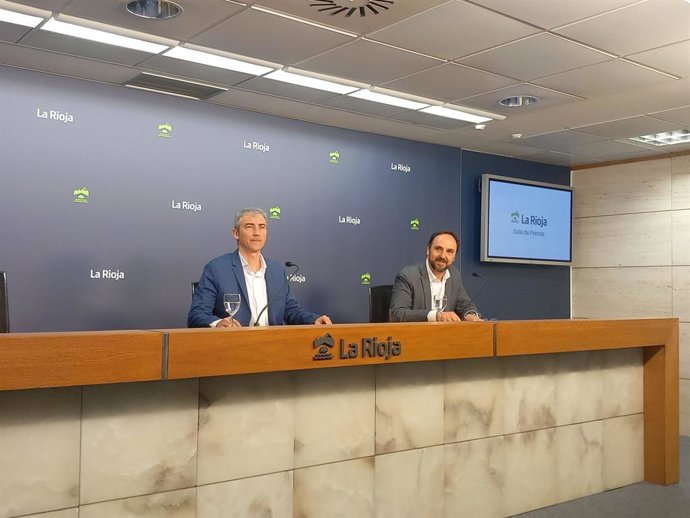 El director general de Calidad Ambiental, Cambio Climático y Agua, José María Infante, junto con el director general de Medio Natural y Paisaje, Ignacio Sáenz de Urturi