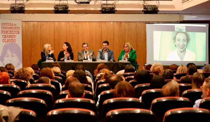 Inauguración de la V Escuela Feminista Carmen Olmedo en Granada, con la participación de la secretaria de Igualdad del PSOE-A, Mercedes Gámez.
