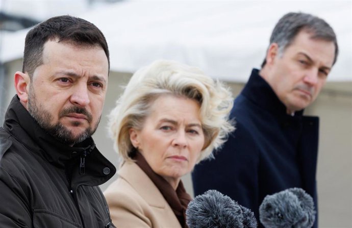 Archivo - Volodimir Zelenski, Ursula von der Leyen y Alexander De Croo 