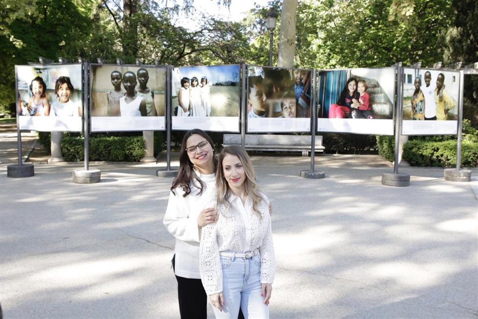 Aldeas Infantiles SOS homenajea a los hermanos en acogimiento en la muestra fotográfica 'Juntos porque somos hermanos'