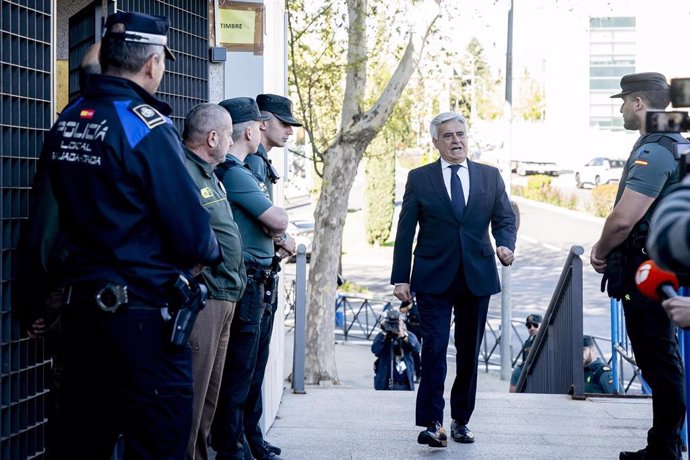 El expresidente interino y ahora candidato a la presidencia de la Real Federación Española de Fútbol (RFEF), Pedro Rocha, a su llegada al Juzgado de Primera Instancia e Instrucción Número 4 de Majadahonda.