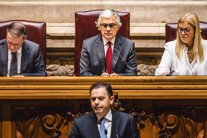 El primer ministro de Portugal, Luís Montenegro, en la Asamblea.