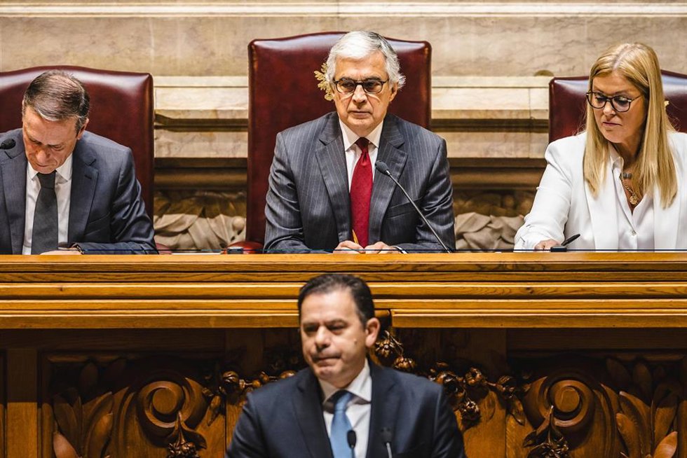 El primer ministro de Portugal, Luís Montenegro, en la Asamblea.