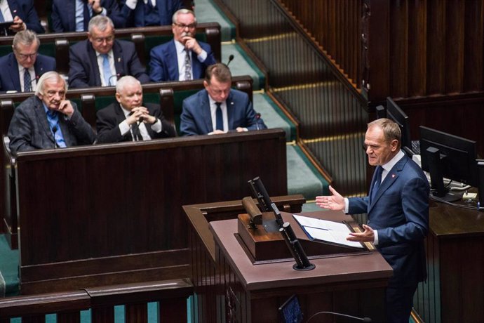 Archivo - El primer ministro de Polonia, Donald Tusk, habla ante el Parlamento de Polonia