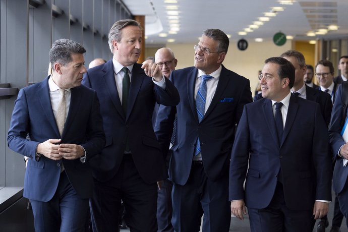 El primer ministre de Gibraltar, Fabian Picardo; el ministre d'Exteriors britànic, David Cameron; el vicepresident de la Comissió Europea Maros Sefcovic ; i el ministre d'Exteriors espanyol, José Manuel Albares
