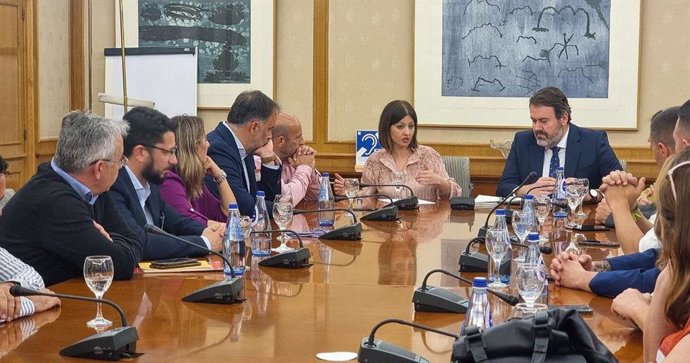 Alcaldes de IU en Cádiz con la ministra de Juventud.