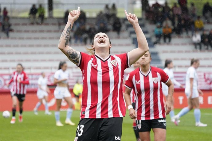 Patricia Zugasti celebra un gol