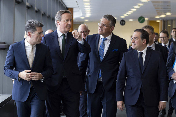 El ministro principal de Gibraltar, Fabian Picardo; el ministro de Exteriores británico, David Cameron; el vicepresidente de la Comisión Europea Maros Sefcovic ; y el ministro de Exteriores español, José Manuel Albares