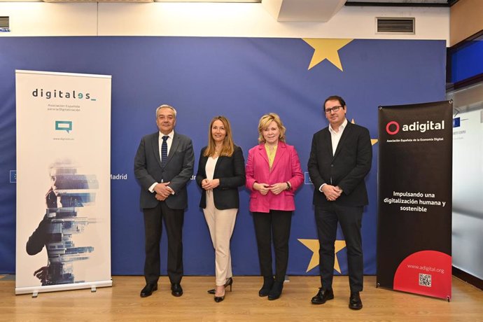 Archivo - De izq a dcha: el director general de DigitalES, Víctor Calvo-Sotelo, la eurodiputada Susana Solís (Renew, Ciudadanos), Pilar del Castillo (EPP, PP) y el director general de Adigital, César Tello.