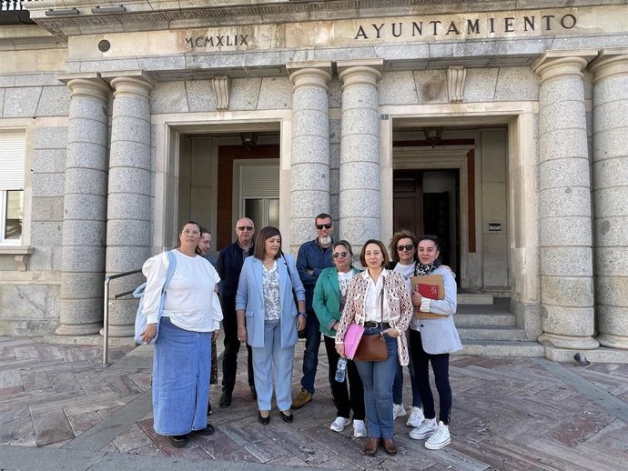 Representantes de CCOO del comité de empresa de la empresa municipal de limpieza de centros escolares de Huelva.
