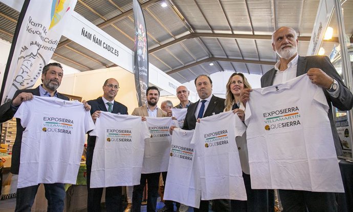 Representantes de la Junta, la Diputación, la UCA y el Ayuntamiento de Villamartín en la inauguración de Exposierra 2024 en Villamartín (Cádiz).