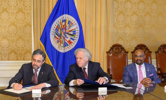 Firma de memorando para observación electoral en Ecuador