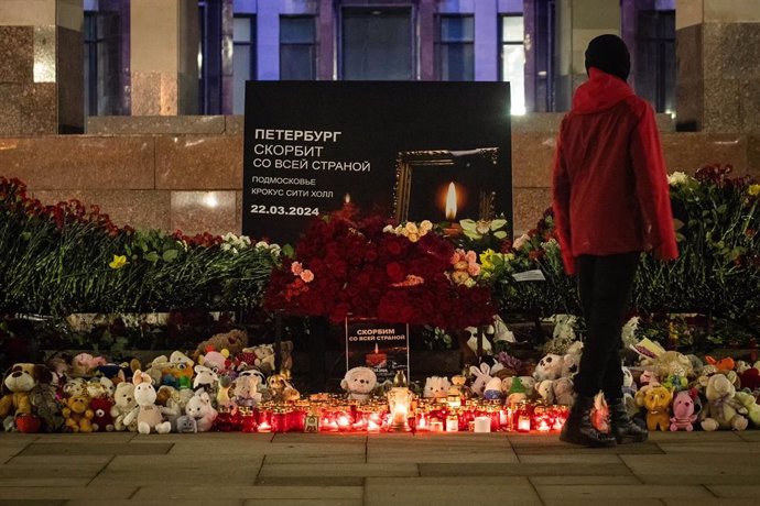 Altar homenaje a las víctimas del atentado terrorista de Moscú.