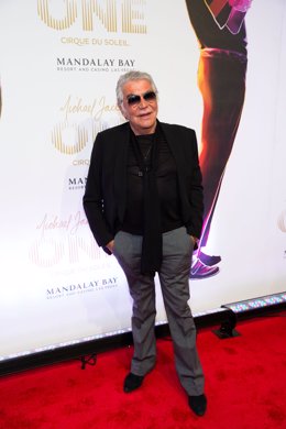 Archivo - Arxiu - ROBERTO CAVALLI PICTURED ARRIVING AT MICHAEL JACKSON ONE CIRQUE DU SOLEIL WORLD PREMIERE AT MANDALAY BAY ON JUNE 29, 2013 IN LAS VEGAS FULL LENGTH  (Foto d'ARXIU) 01/7/2013