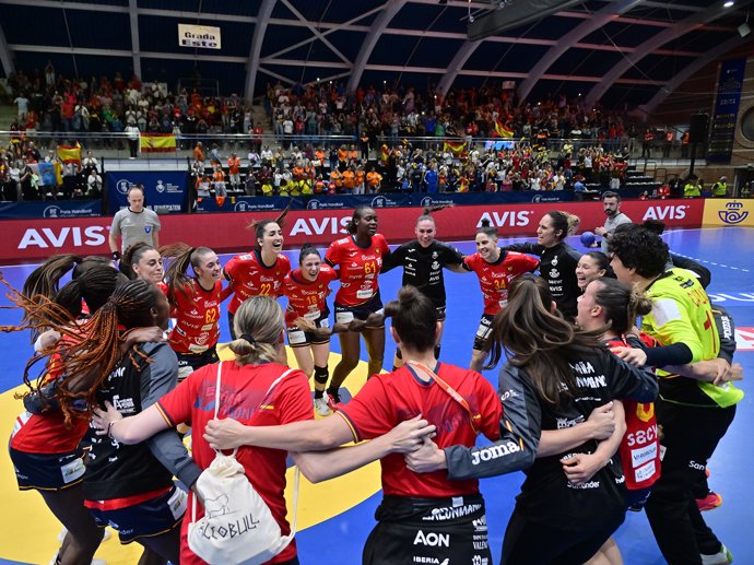 Las Guerreras celebran la clasificación para los Juegos Olímpicos de París 2024 tras ganar a Argentina en el segundo partido del Preolímpico de Torrevieja