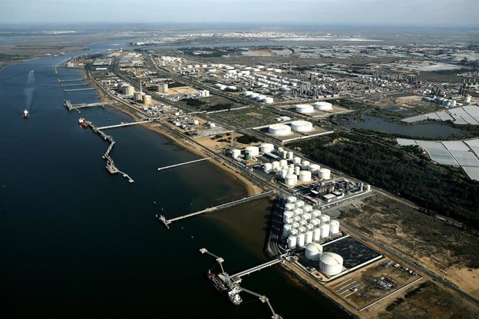 Terminal marítima de Cepsa en Huelva.