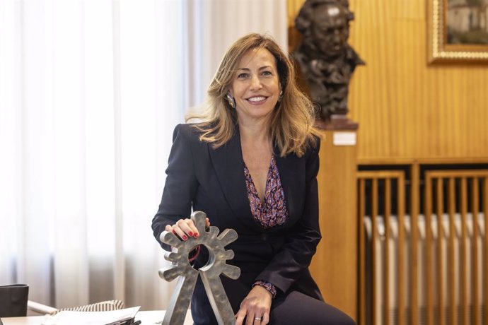 La alcaldesa de Zaragoza, Natalia Chueca, posa para Europa Press, a 11 de abril de 2024, en Zaragoza, Aragón (España). Natalia Chueca se licenció en Administración y Dirección de Empresas por la Universidad de Zaragoza en 1998 y posteriormente hizo un MBA