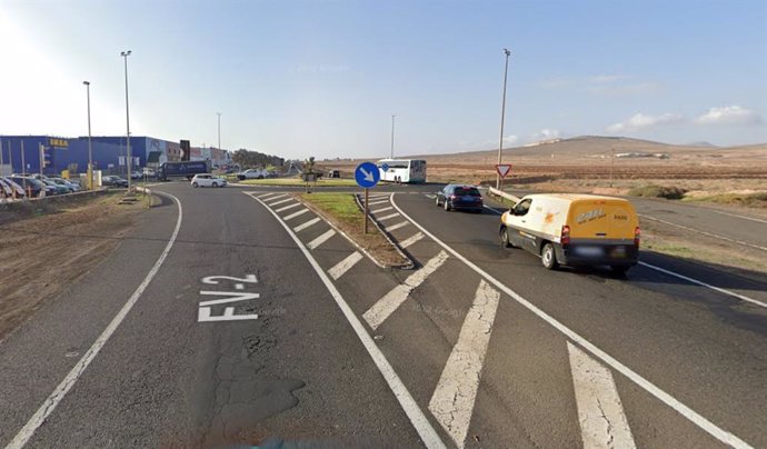 Rotonda de acceso al polígono industrial en la carretera FV-2, a su paso por la localidad de El Matorral, en Puerto del Rosario