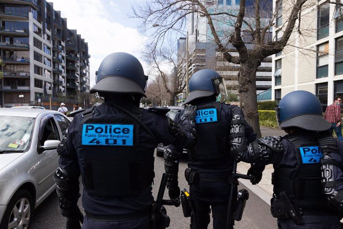 Archivo - September 5, 2020, Melbourne, VIC, USA: MELBOURNE, VIC - SEPTEMBER 05: Riot Police are seen marching towards more protesters during the Anti-Lockdown Protest on September 05, 2020 in Sydney, Australia. Stage 4 restrictions are in place from 6pm 