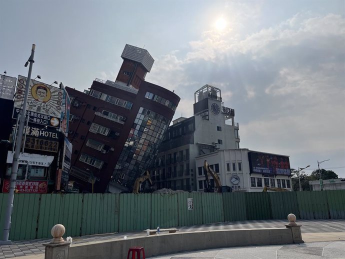 HUALIEN, April 4, 2024  -- This photo taken on April 4, 2024 shows a tilted building of Hualien after a 7.3-magnitude earthquake in southeast China's Taiwan. The 7.3-magnitude quake in China's Taiwan on Wednesday morning had left nine people dead and 1,01