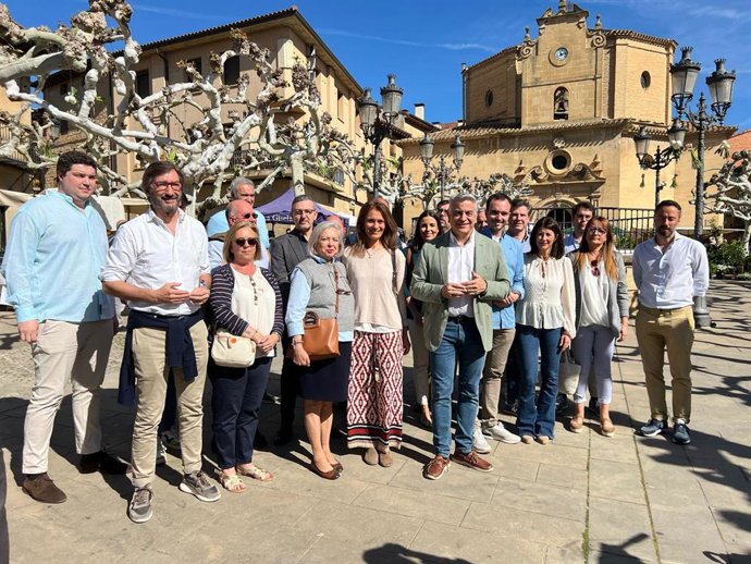 Acto político del candidato del PP a lehendakari, Javier de Andrés, en Elciego (Rioja Alavesa)
