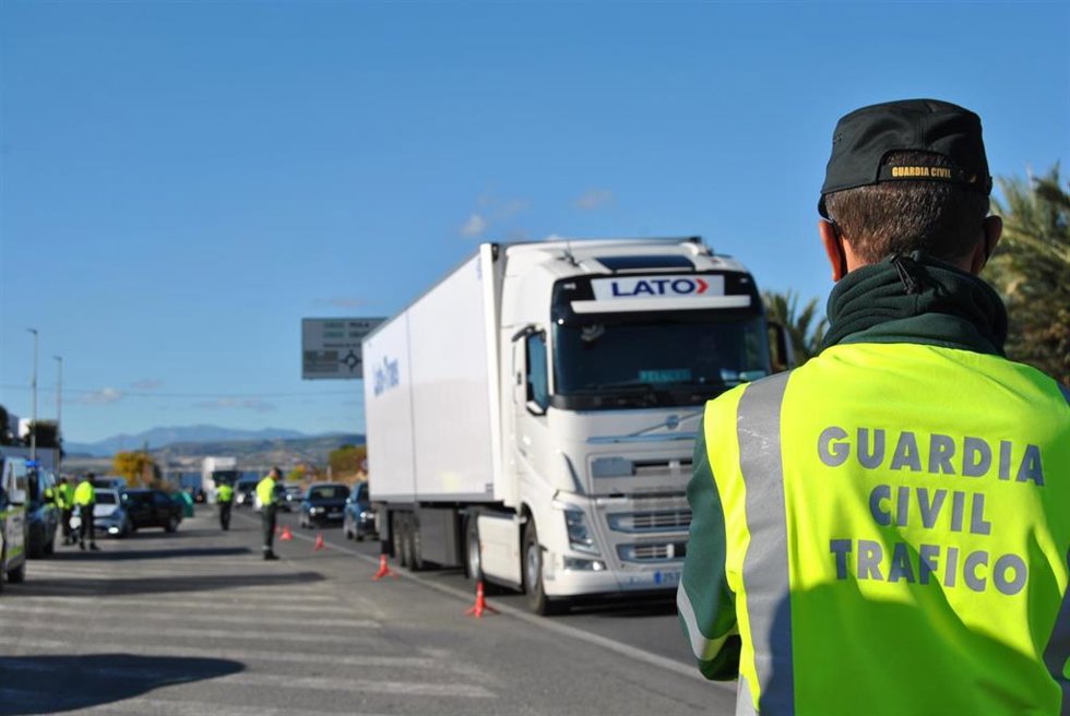 Archivo - Control de la Guardia Civil, en una imagen de archivo.