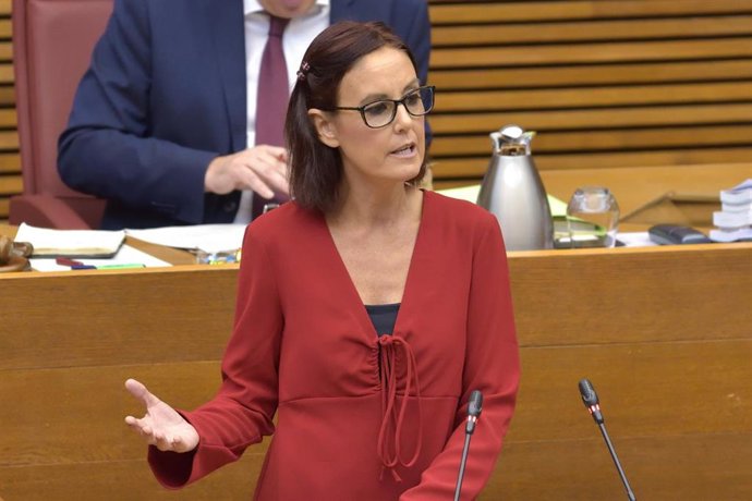 Archivo - La diputada del PPCV Nieves Martínez